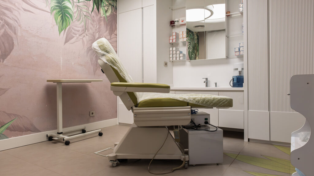 Estenik Ankara - clinic examination room