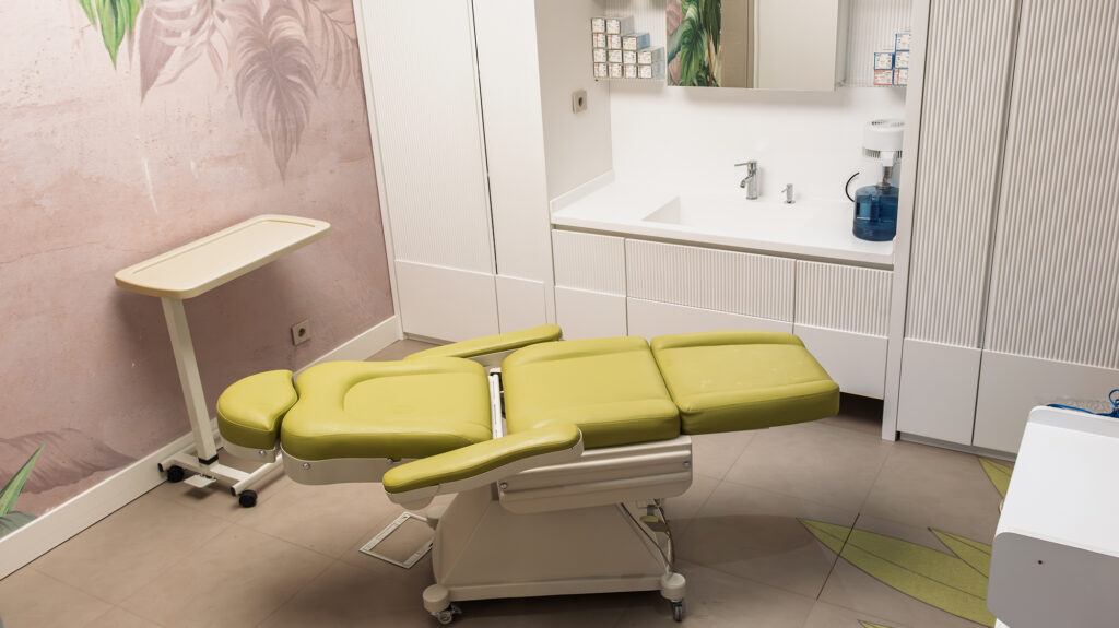 Estenik Ankara - clinic procedure room view