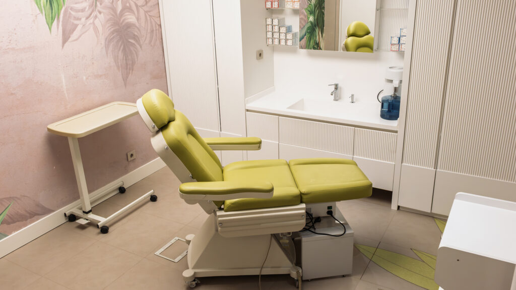 Estenik Ankara - clinic treatment chair view