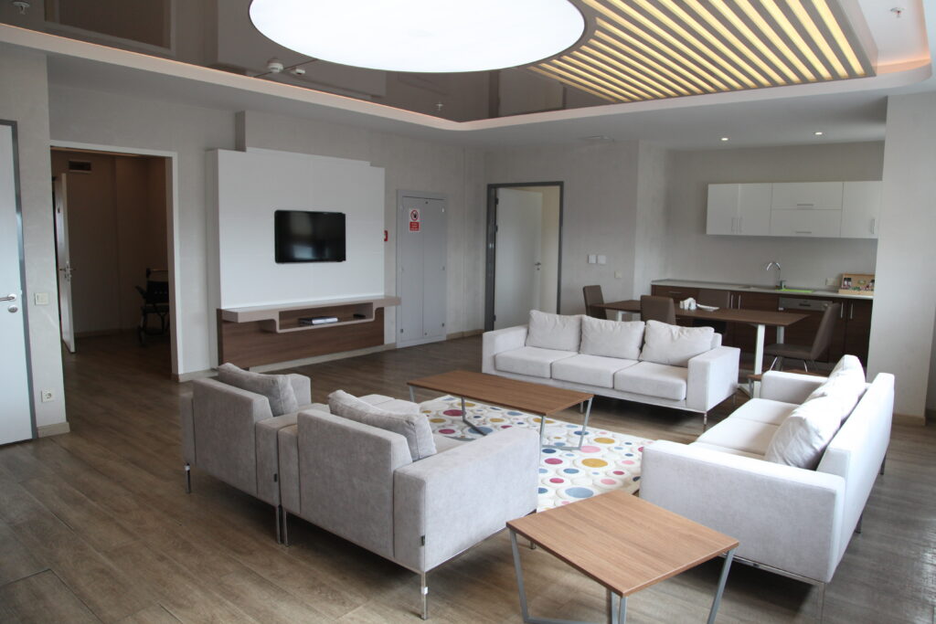 Koru Hospital - suite sitting room