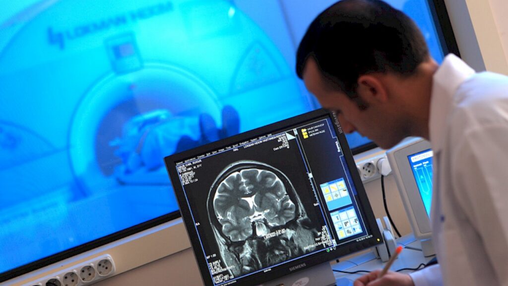 Lokman Hekim Akay Hospital - radiology workstation