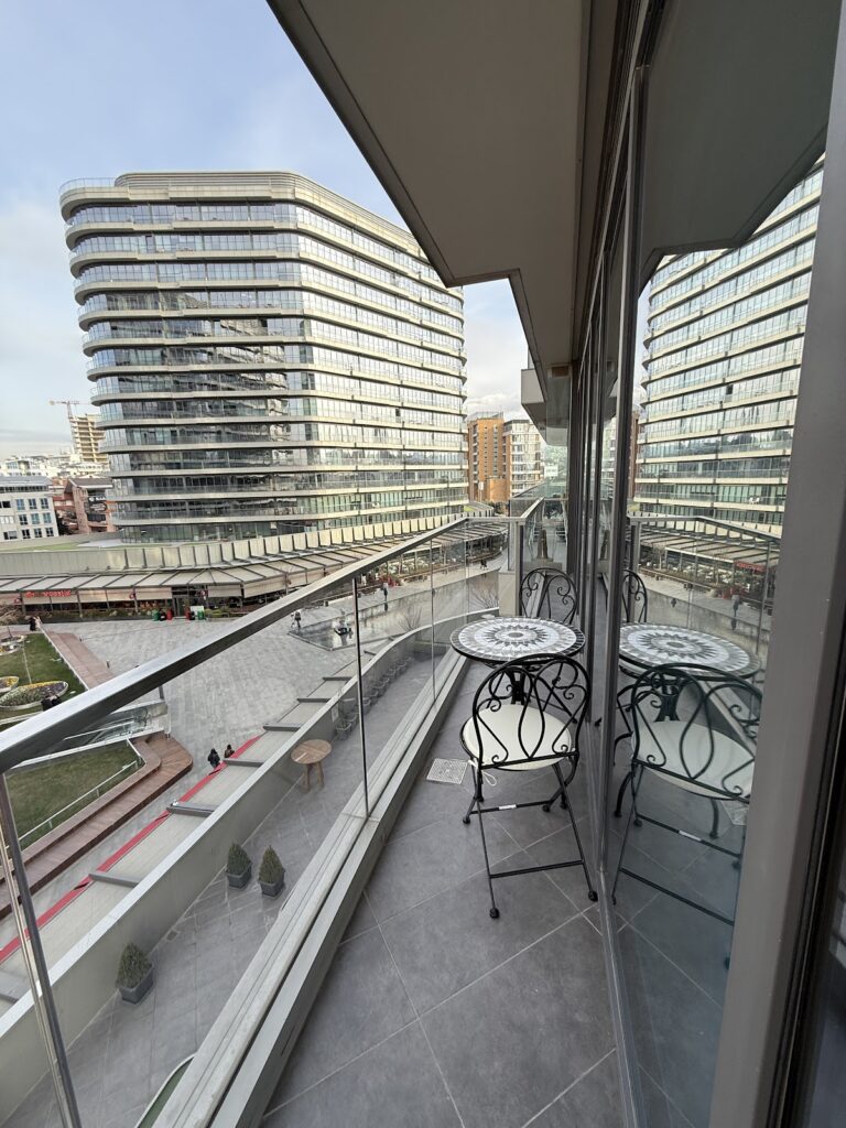 Selcuk Yuce Clinic - balcony